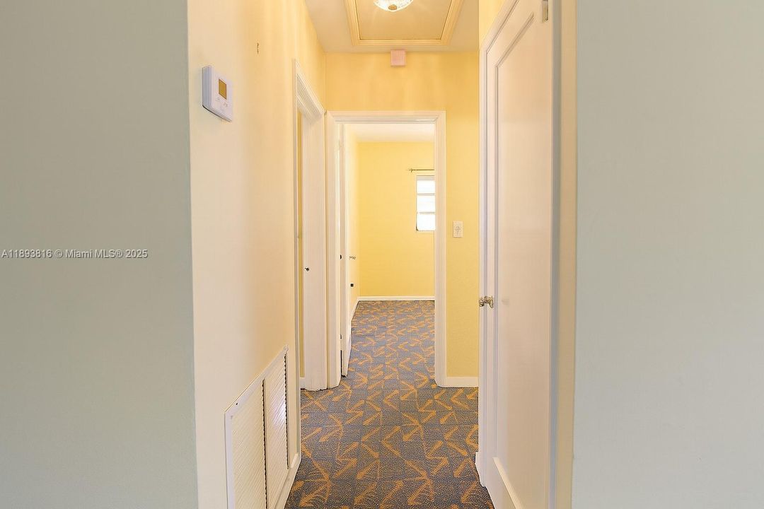 Vendido Recientemente: $850,000 (3 camas, 2 baños, 1660 Pies cuadrados)