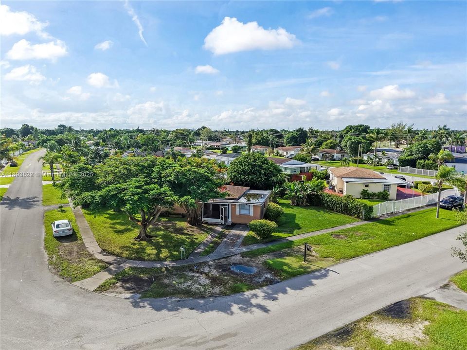 Под контрактом: $450,000 (3 спален, 1 ванн, 1156 Квадратных фут)