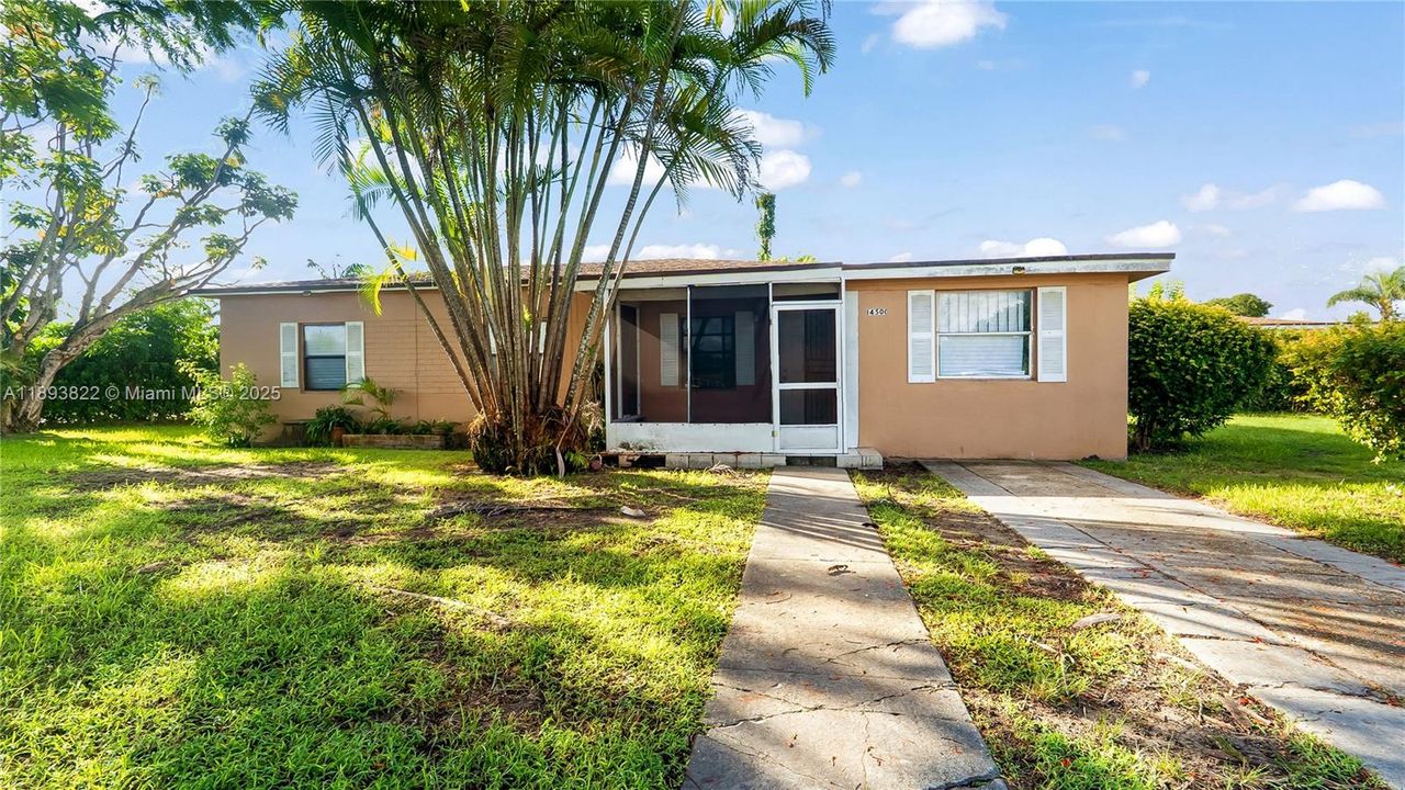 Под контрактом: $450,000 (3 спален, 1 ванн, 1156 Квадратных фут)