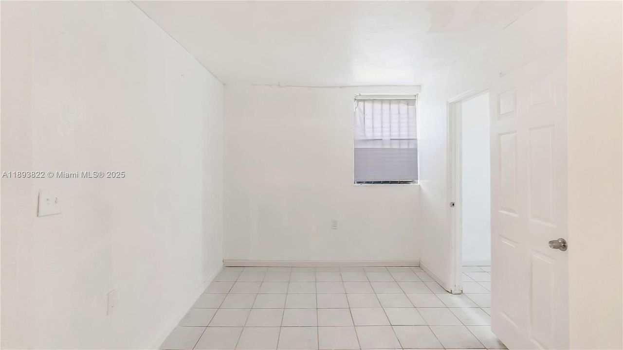 Под контрактом: $450,000 (3 спален, 1 ванн, 1156 Квадратных фут)