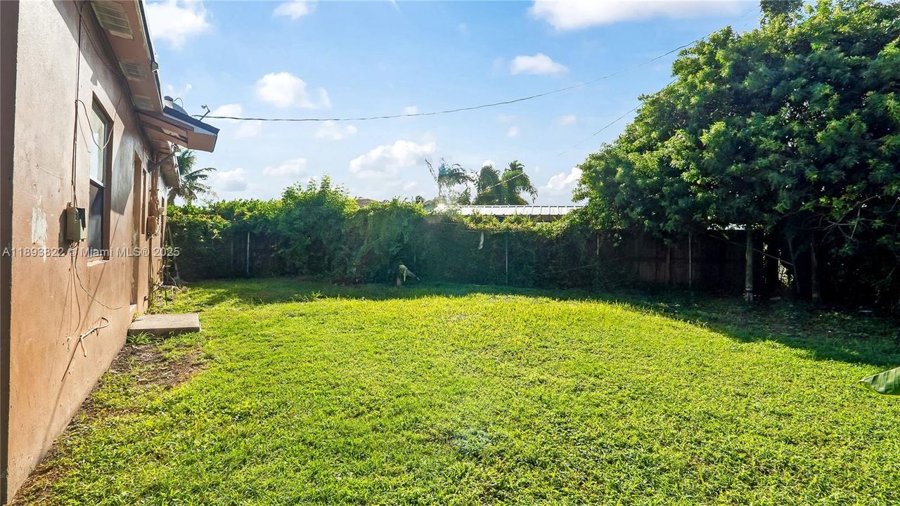 Под контрактом: $450,000 (3 спален, 1 ванн, 1156 Квадратных фут)