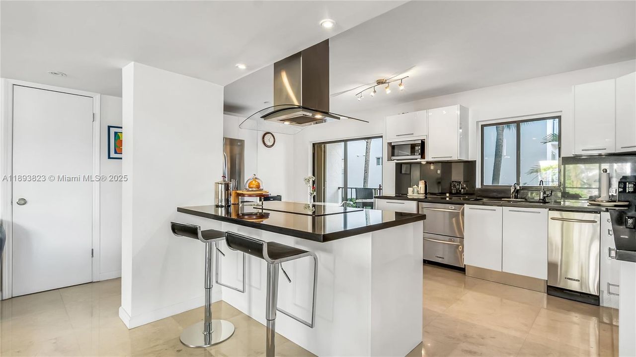 For Sale: $1,200,000 (3 beds, 3 baths, 1680 Square Feet)