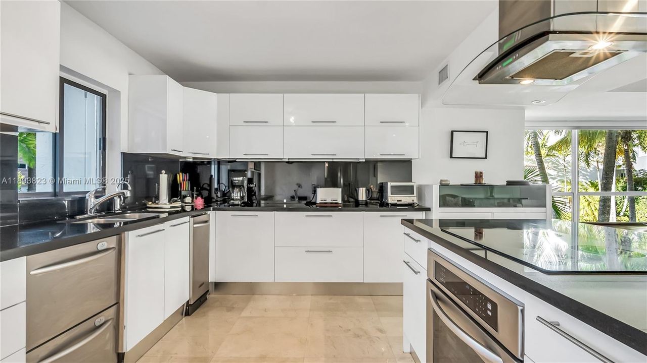 For Sale: $1,200,000 (3 beds, 3 baths, 1680 Square Feet)