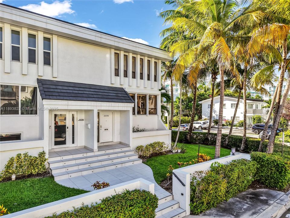 For Sale: $1,200,000 (3 beds, 3 baths, 1680 Square Feet)