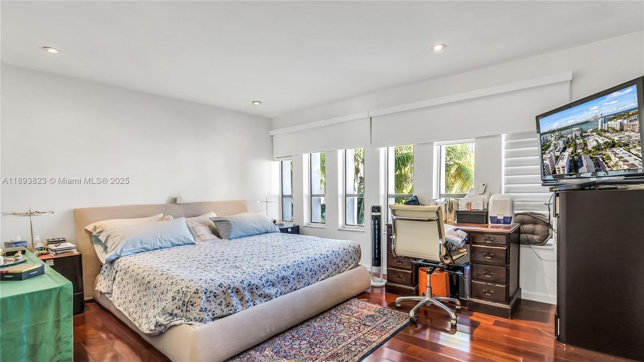 For Sale: $1,200,000 (3 beds, 3 baths, 1680 Square Feet)