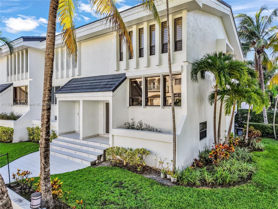 For Sale: $1,200,000 (3 beds, 3 baths, 1680 Square Feet)