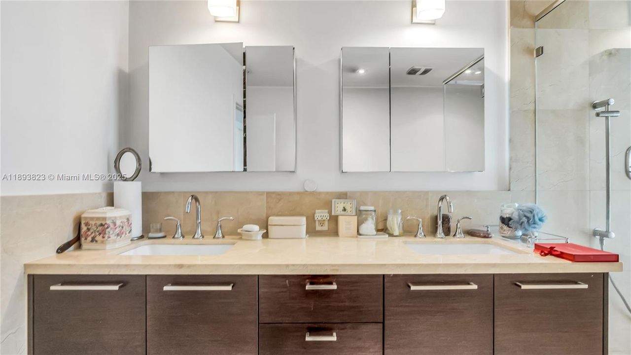 For Sale: $1,200,000 (3 beds, 3 baths, 1680 Square Feet)