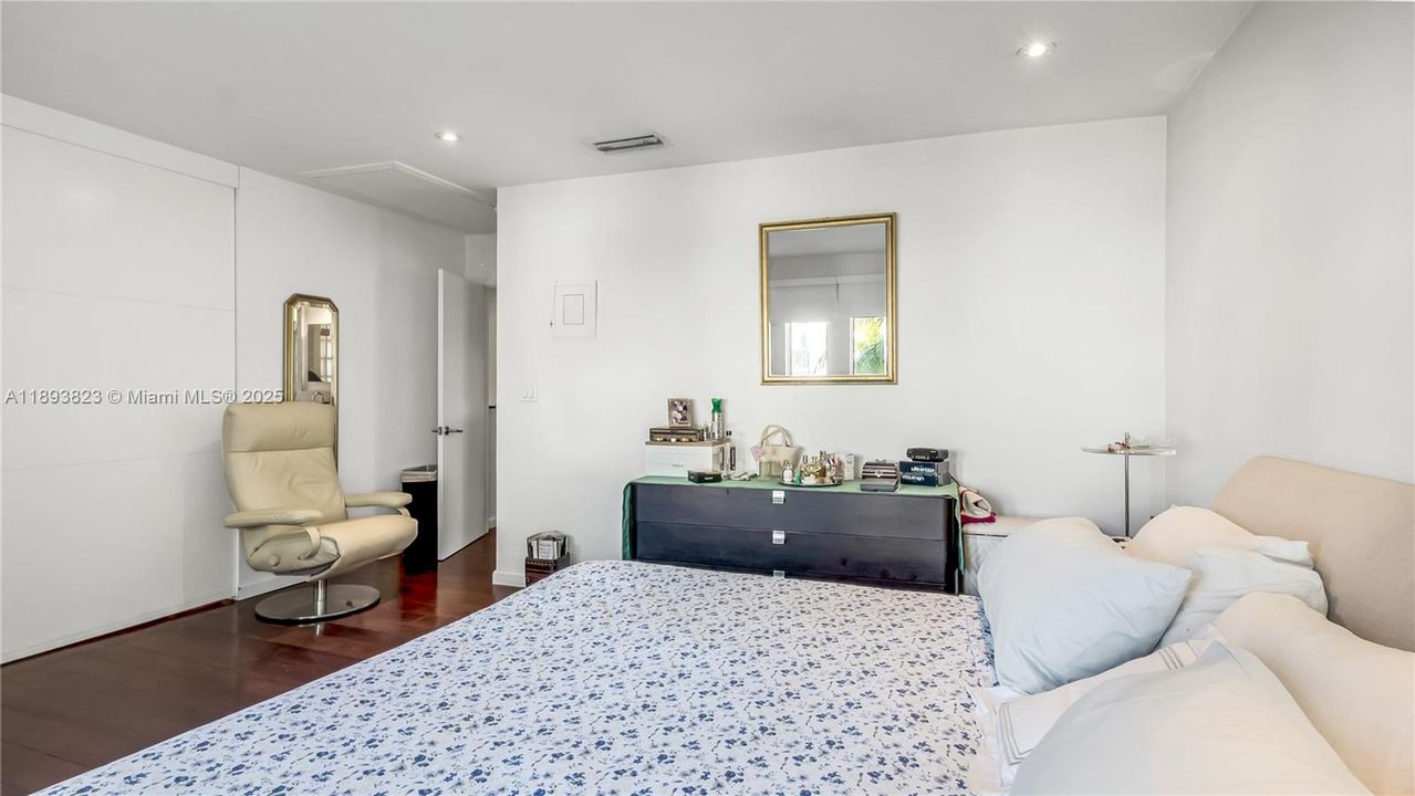 For Sale: $1,200,000 (3 beds, 3 baths, 1680 Square Feet)