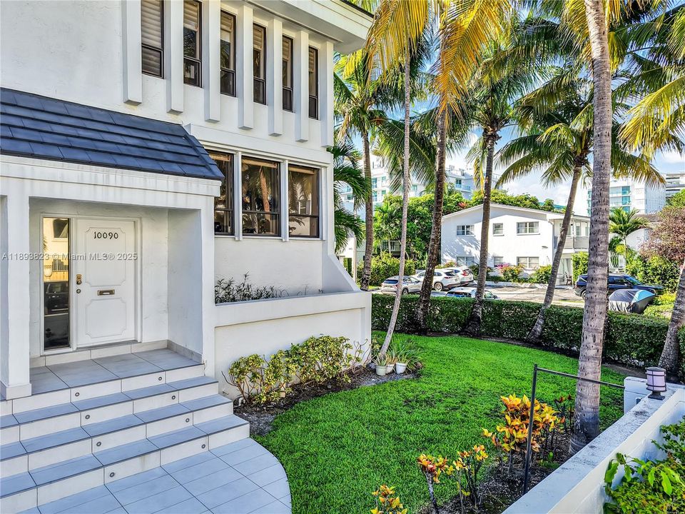 For Sale: $1,200,000 (3 beds, 3 baths, 1680 Square Feet)