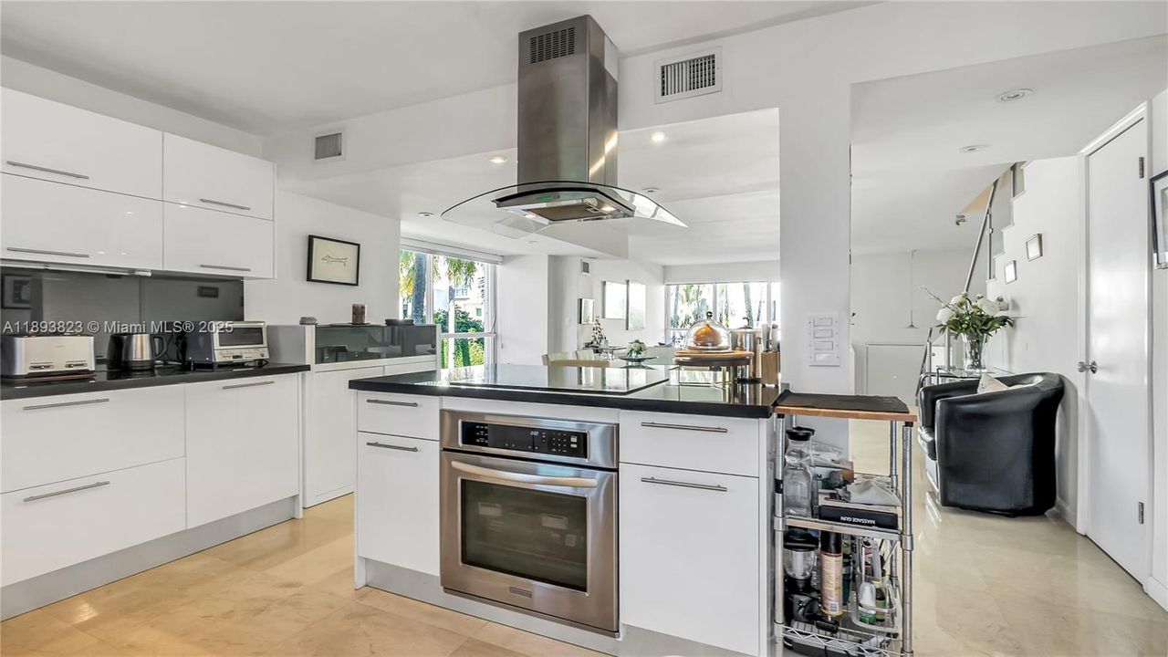 For Sale: $1,200,000 (3 beds, 3 baths, 1680 Square Feet)