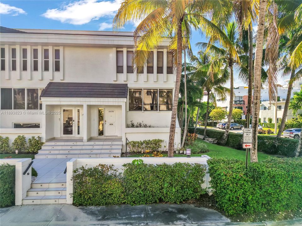 For Sale: $1,200,000 (3 beds, 3 baths, 1680 Square Feet)