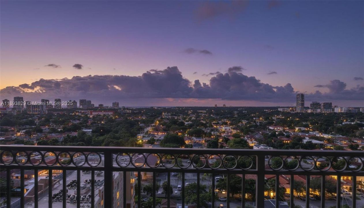 Active With Contract: $484,999 (2 beds, 2 baths, 1180 Square Feet)