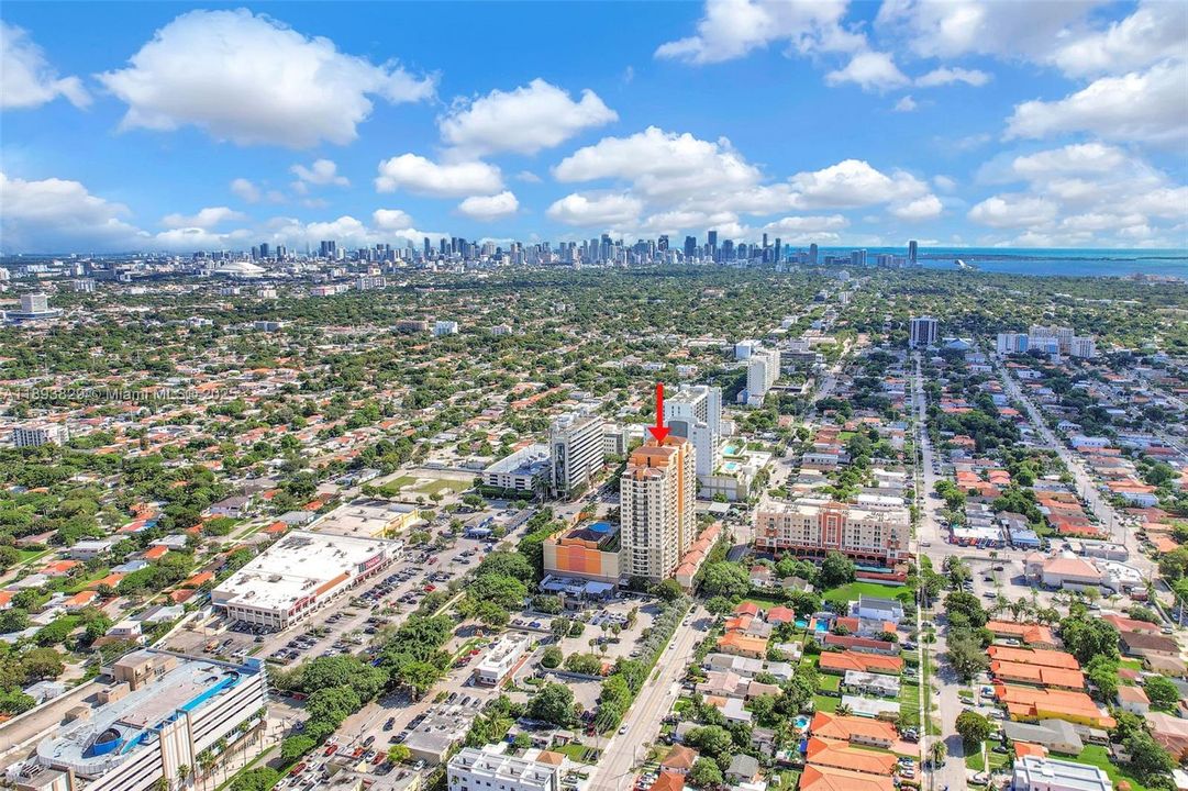 Active With Contract: $484,999 (2 beds, 2 baths, 1180 Square Feet)