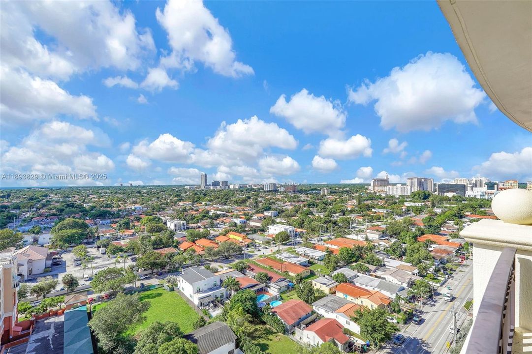 Active With Contract: $484,999 (2 beds, 2 baths, 1180 Square Feet)