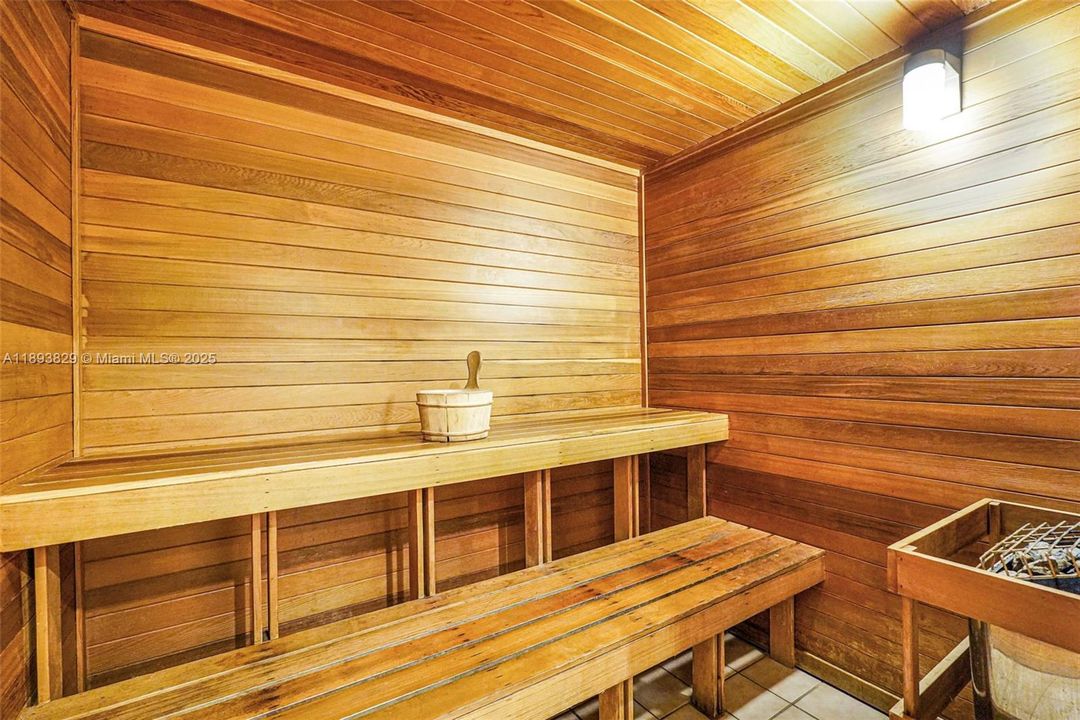 Active With Contract: $484,999 (2 beds, 2 baths, 1180 Square Feet)