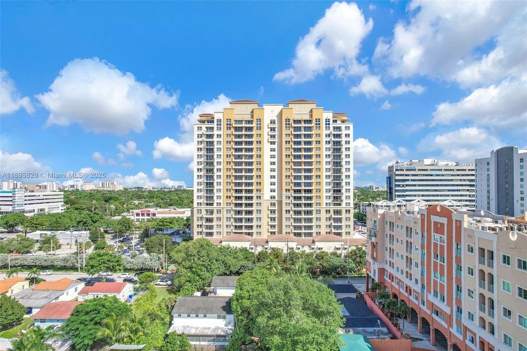 Active With Contract: $484,999 (2 beds, 2 baths, 1180 Square Feet)