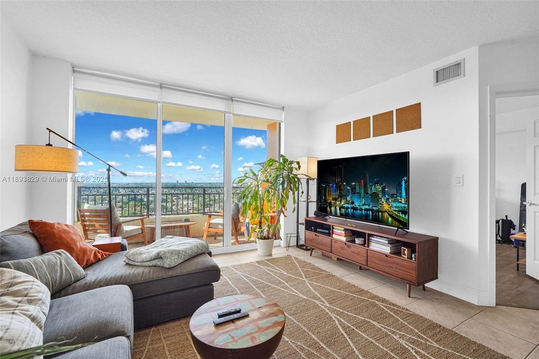 Active With Contract: $484,999 (2 beds, 2 baths, 1180 Square Feet)