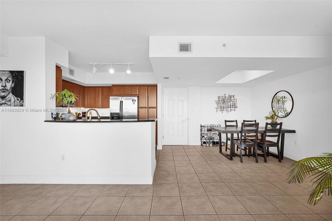 Active With Contract: $484,999 (2 beds, 2 baths, 1180 Square Feet)