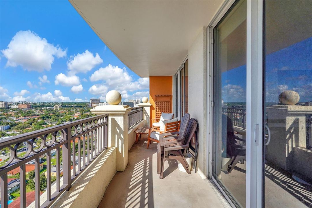 Active With Contract: $484,999 (2 beds, 2 baths, 1180 Square Feet)