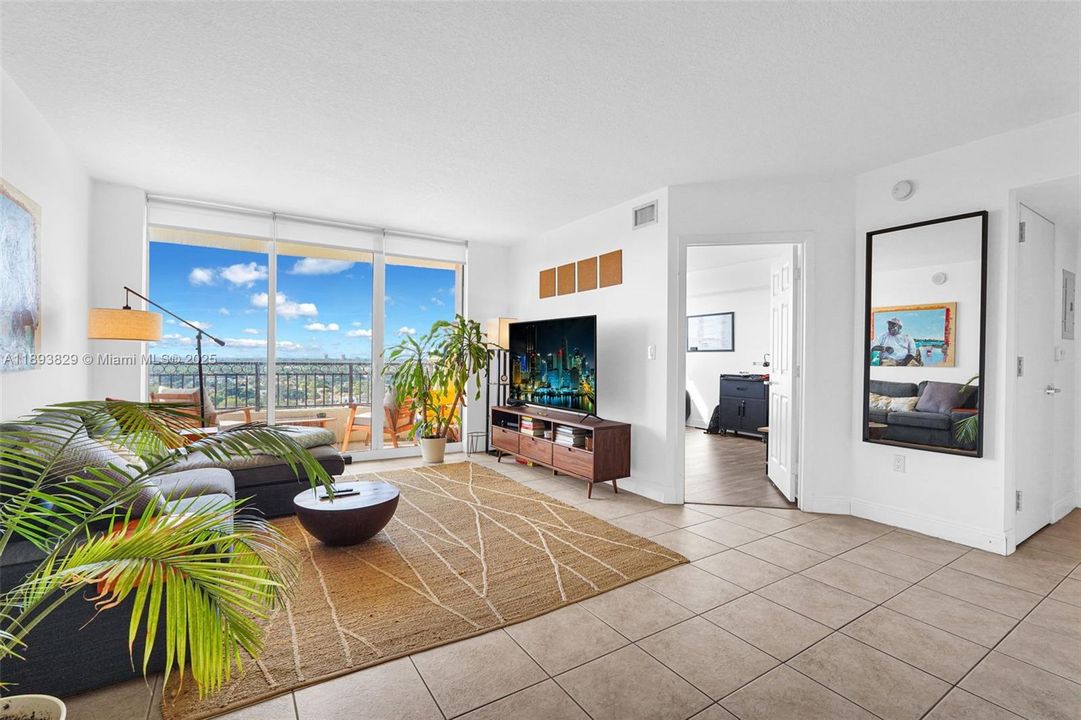 Active With Contract: $484,999 (2 beds, 2 baths, 1180 Square Feet)