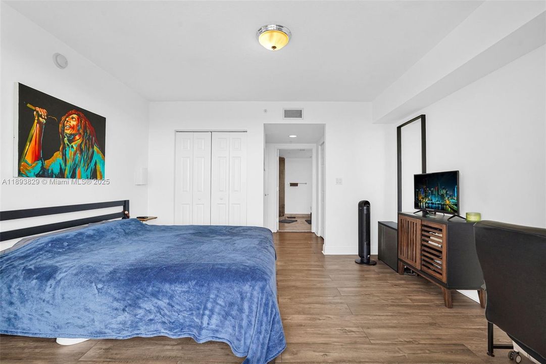 Active With Contract: $484,999 (2 beds, 2 baths, 1180 Square Feet)