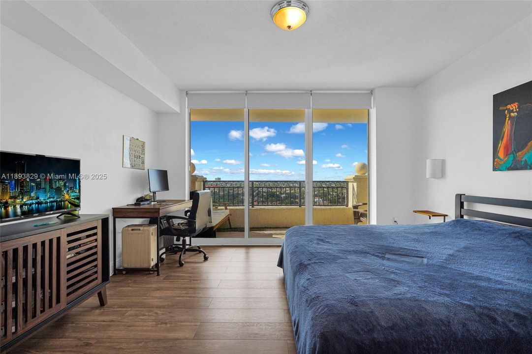 Active With Contract: $484,999 (2 beds, 2 baths, 1180 Square Feet)