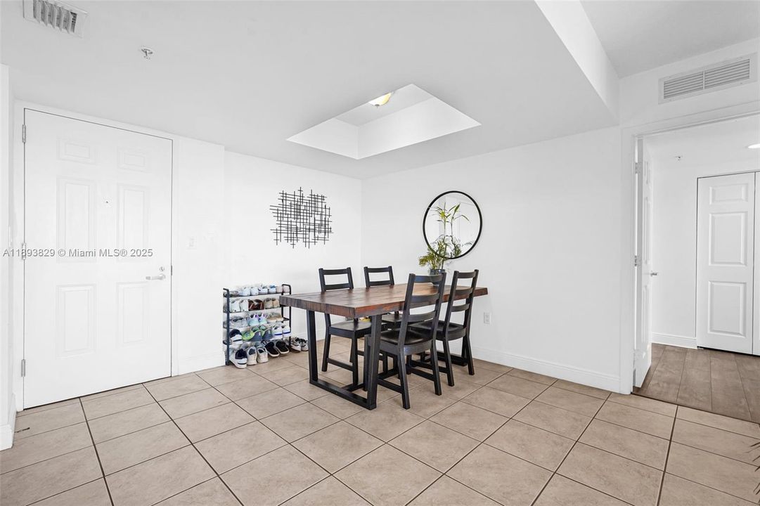 Active With Contract: $484,999 (2 beds, 2 baths, 1180 Square Feet)