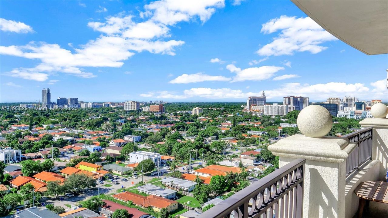 Active With Contract: $484,999 (2 beds, 2 baths, 1180 Square Feet)