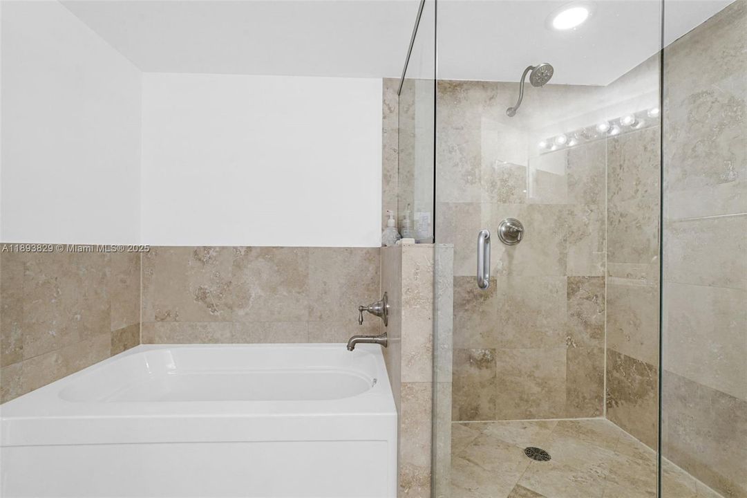 Active With Contract: $484,999 (2 beds, 2 baths, 1180 Square Feet)