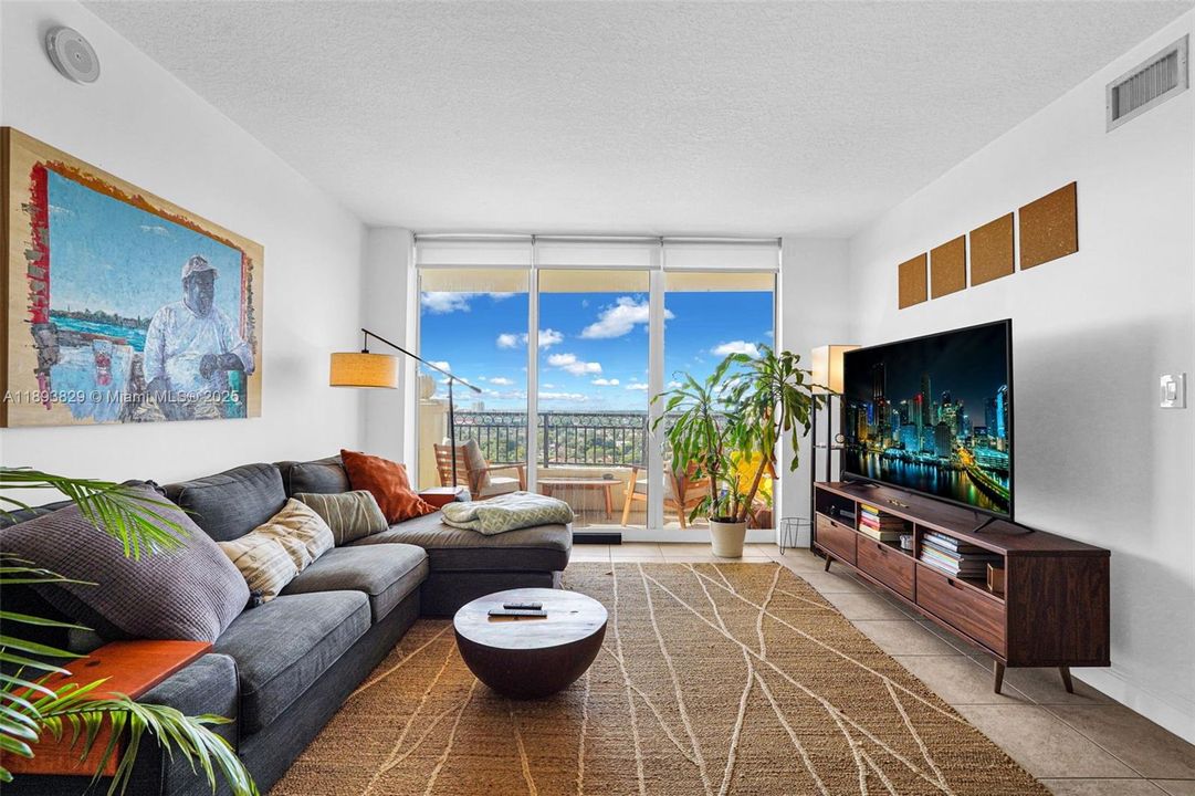 Active With Contract: $484,999 (2 beds, 2 baths, 1180 Square Feet)