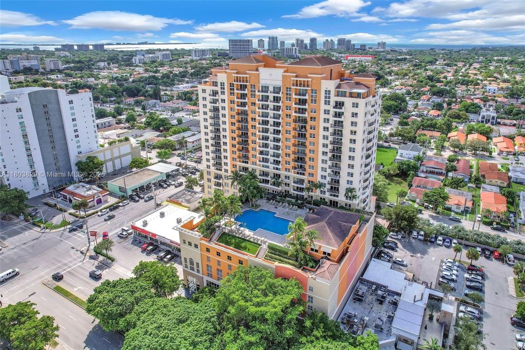 Active With Contract: $484,999 (2 beds, 2 baths, 1180 Square Feet)