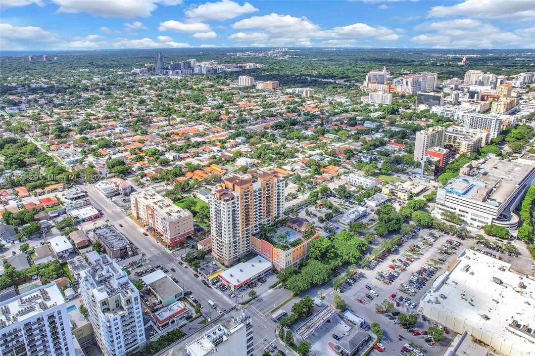 Active With Contract: $484,999 (2 beds, 2 baths, 1180 Square Feet)