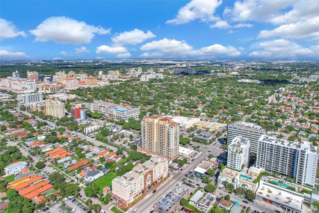 Active With Contract: $484,999 (2 beds, 2 baths, 1180 Square Feet)