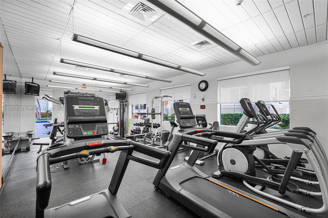 Active With Contract: $484,999 (2 beds, 2 baths, 1180 Square Feet)