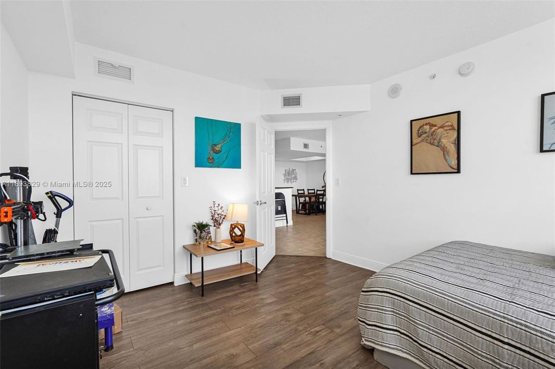 Active With Contract: $484,999 (2 beds, 2 baths, 1180 Square Feet)