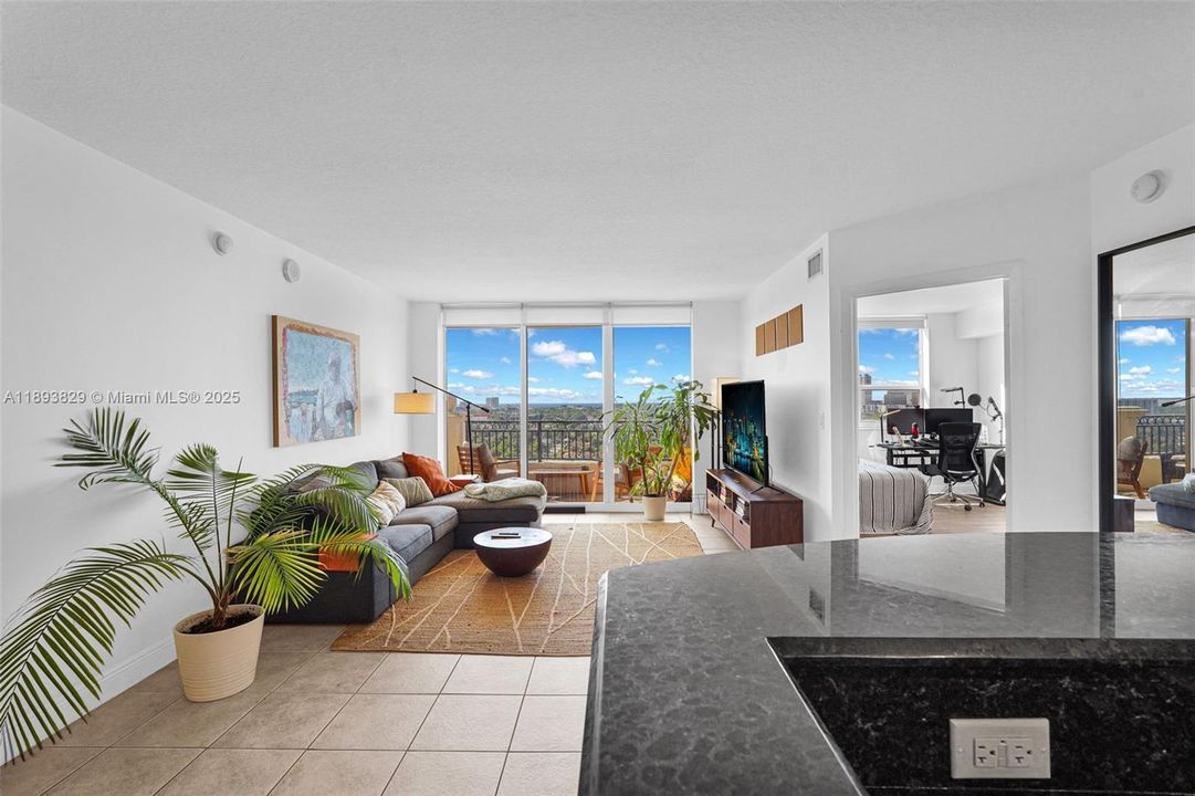 Active With Contract: $484,999 (2 beds, 2 baths, 1180 Square Feet)