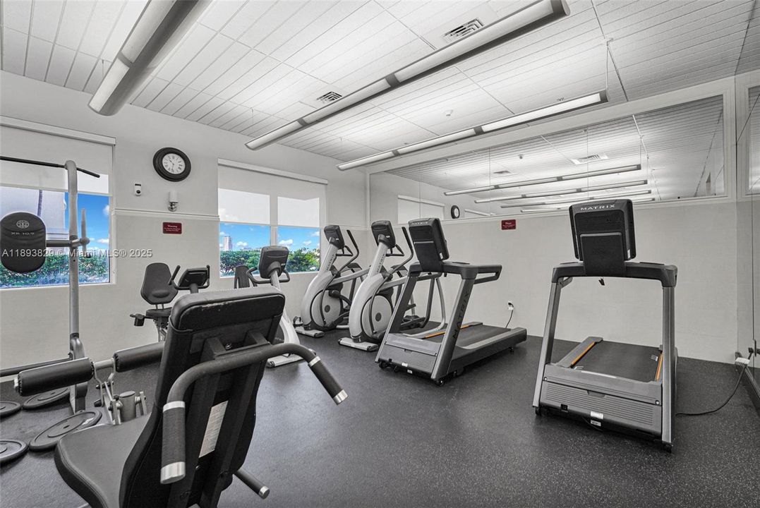 Active With Contract: $484,999 (2 beds, 2 baths, 1180 Square Feet)