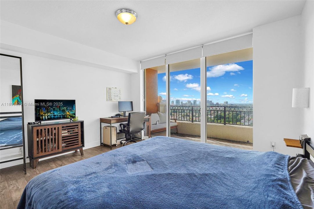 Active With Contract: $484,999 (2 beds, 2 baths, 1180 Square Feet)