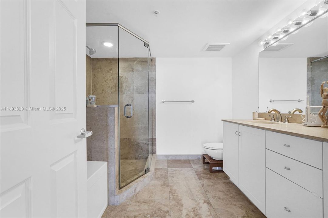 Active With Contract: $484,999 (2 beds, 2 baths, 1180 Square Feet)