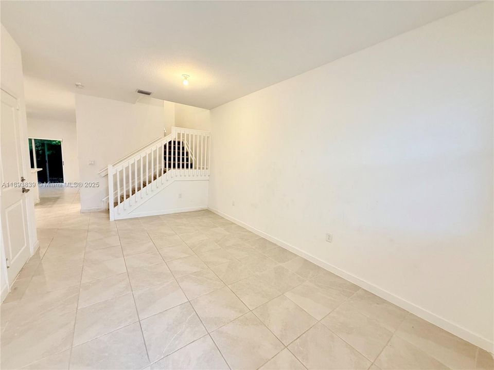 出租: $2,600 (3 贝兹, 2 浴室, 1695 平方英尺)