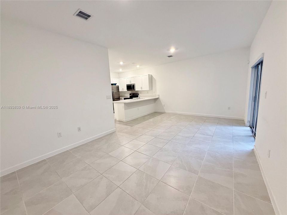 出租: $2,600 (3 贝兹, 2 浴室, 1695 平方英尺)