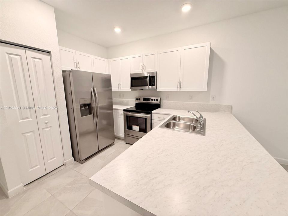 出租: $2,600 (3 贝兹, 2 浴室, 1695 平方英尺)