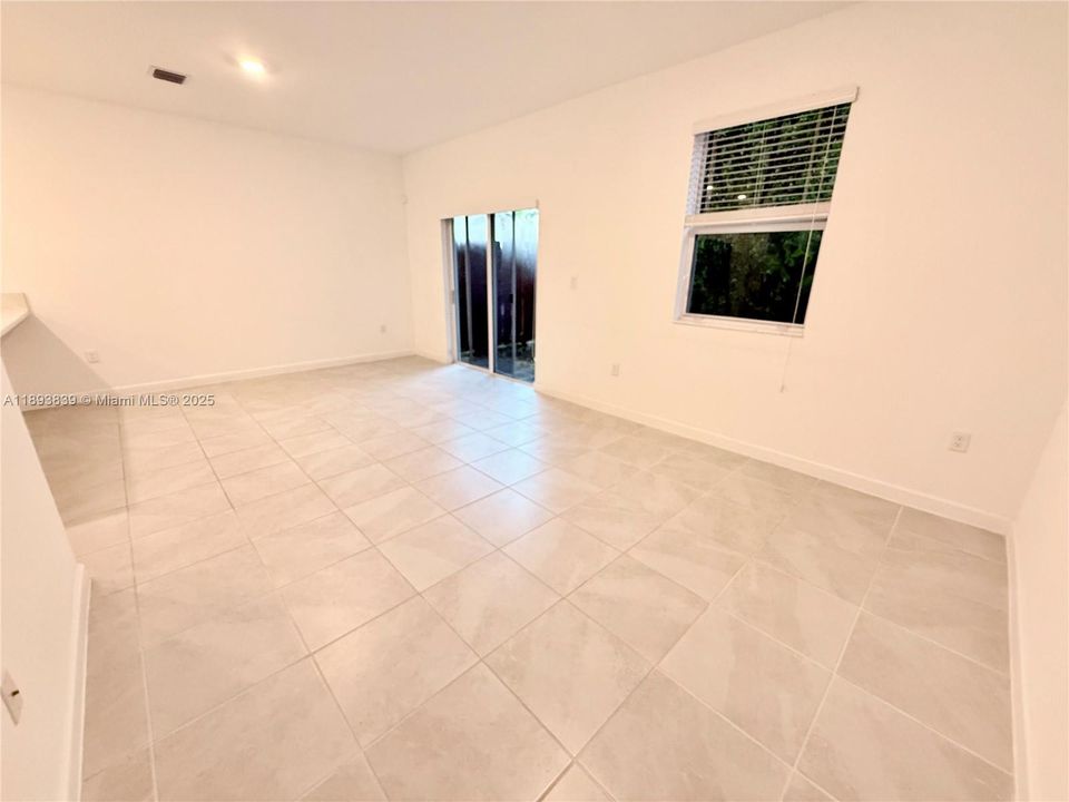 出租: $2,600 (3 贝兹, 2 浴室, 1695 平方英尺)