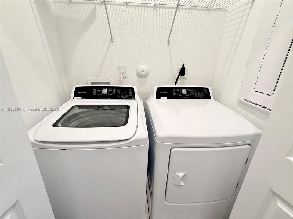 出租: $2,600 (3 贝兹, 2 浴室, 1695 平方英尺)