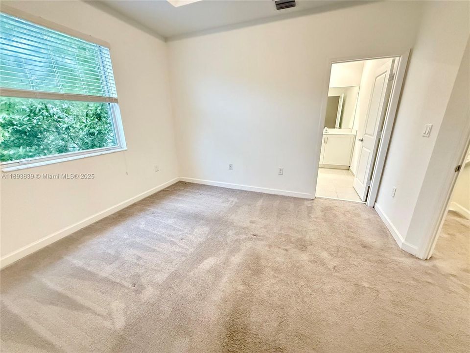 出租: $2,600 (3 贝兹, 2 浴室, 1695 平方英尺)