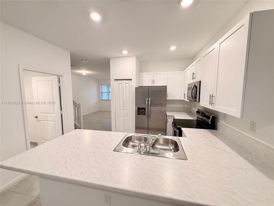 出租: $2,600 (3 贝兹, 2 浴室, 1695 平方英尺)