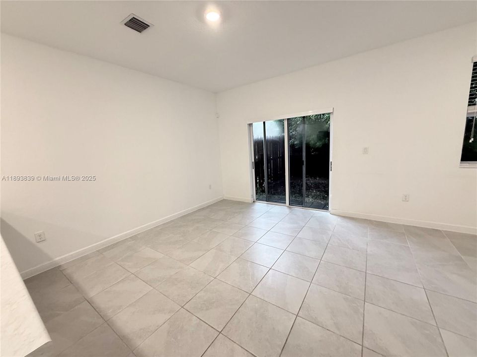 出租: $2,600 (3 贝兹, 2 浴室, 1695 平方英尺)