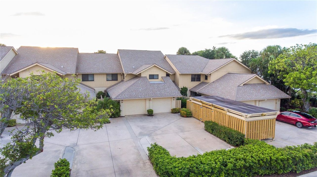 For Sale: $750,000 (2 beds, 2 baths, 1818 Square Feet)