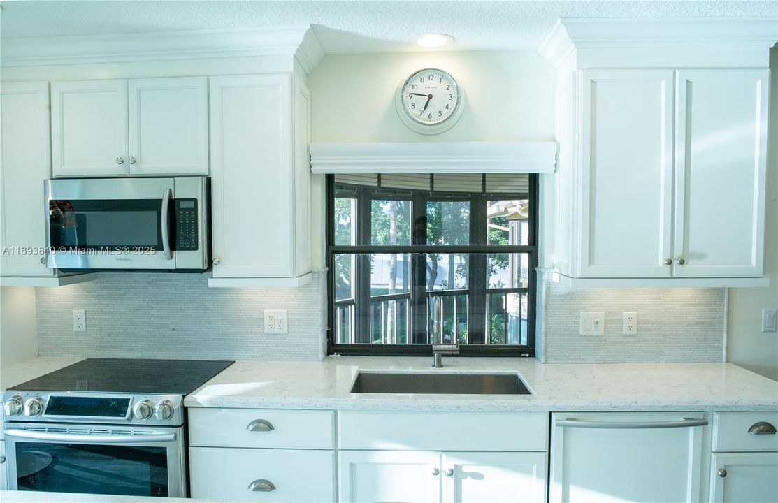 For Sale: $750,000 (2 beds, 2 baths, 1818 Square Feet)