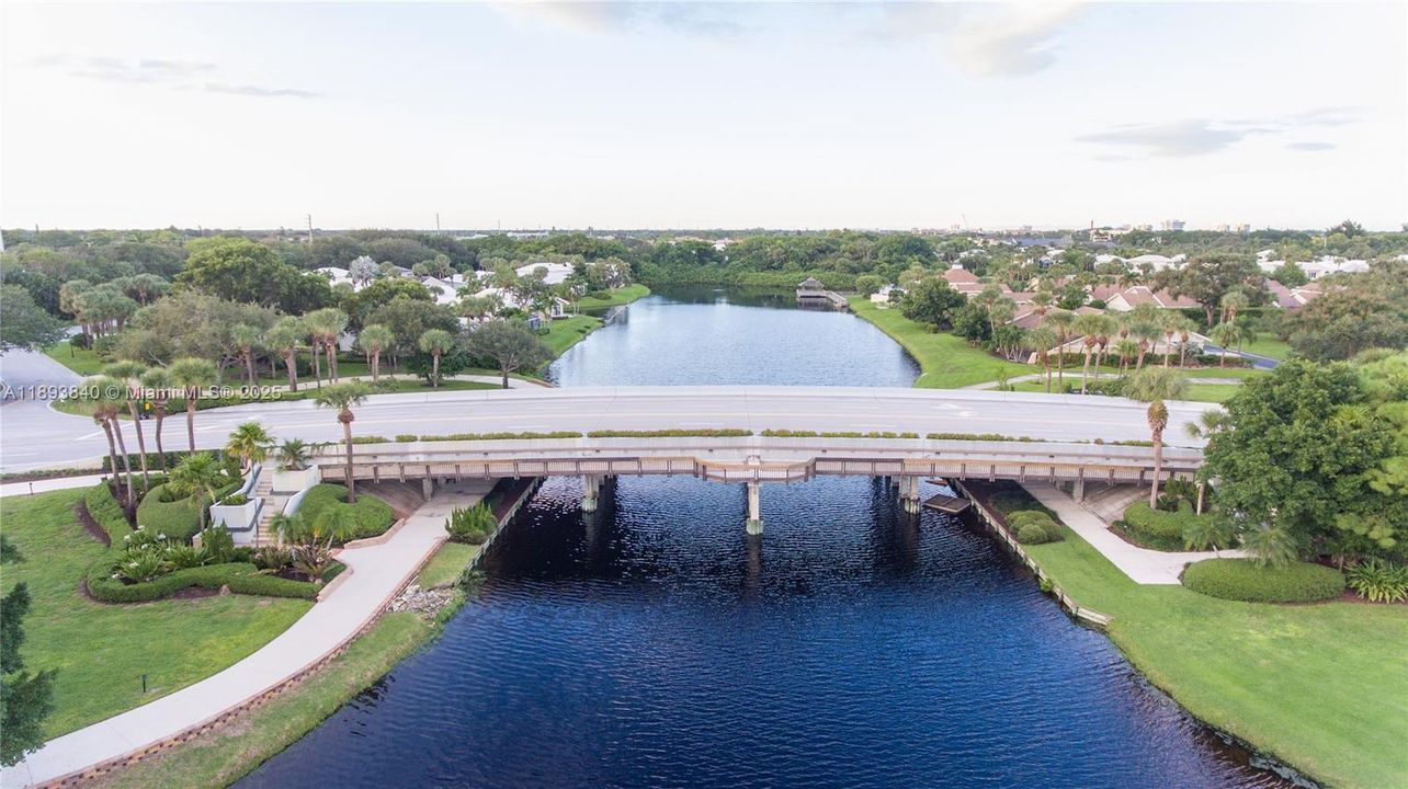 For Sale: $750,000 (2 beds, 2 baths, 1818 Square Feet)